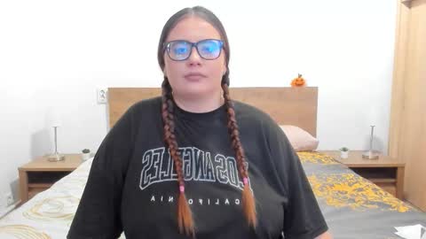 Amira Vyxen online show from November 1, 2025, 8:00 pm