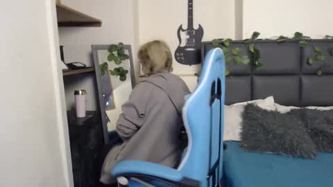 Snapshot of amnesiia_ chatting on December 3, 2025, 12:47 pm Amnesia online show from December 3, 2025, 12:47 pm