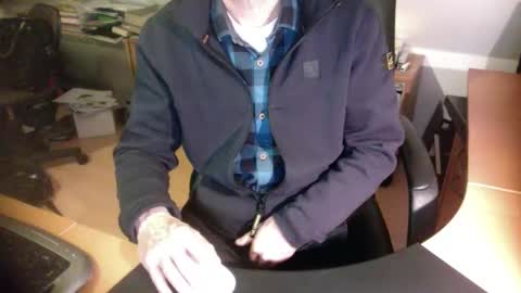 Snapshot of amor2200 chatting on December 6, 2024, 8:07 pm Amor2200 online show from December 6, 2024, 8:07 pm