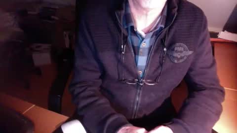 Snapshot of amor2200 chatting on December 29, 2024, 3:57 pm Amor2200 online show from December 29, 2024, 3:57 pm