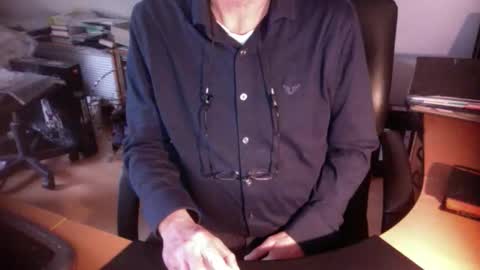 Snapshot of amor2200 chatting on January 20, 2025, 12:39 pm Amor2200 online show from January 20, 2025, 12:39 pm