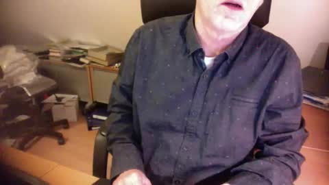 Snapshot of amor2200 chatting on January 25, 2025, 8:31 pm Amor2200 online show from January 25, 2025, 8:31 pm