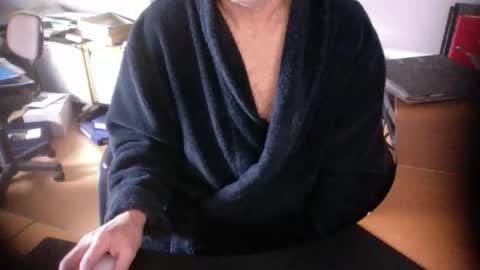 Snapshot of amor2200 chatting on February 6, 2025, 8:29 am Amor2200 online show from February 6, 2025, 8:29 am