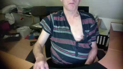 Snapshot of amor2200 chatting on September 8, 2025, 10:09 pm Amor2200 online show from September 8, 2025, 10:09 pm