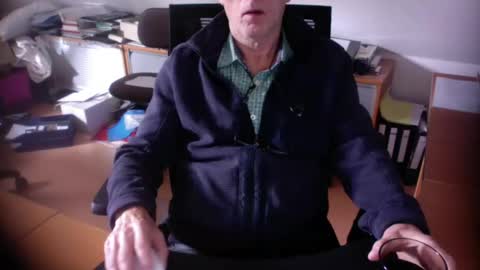 Snapshot of amor2200 chatting on September 16, 2025, 8:37 am Amor2200 online show from September 16, 2025, 8:37 am