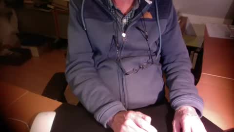 Snapshot of amor2200 chatting on October 26, 2025, 7:20 pm Amor2200 online show from October 26, 2025, 7:20 pm