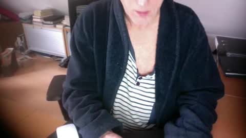 Amor2200 online show from February 13, 2026, 9:38 am