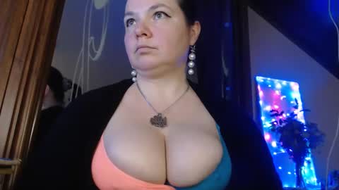 Snapshot of amorelara chatting on December 7, 2024, 9:17 am amorelara online show from December 7, 2024, 9:17 am