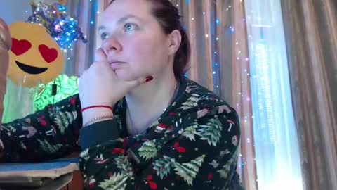 amorelara online show from March 11, 2026, 8:42 am