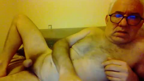 Snapshot of amstel69 chatting on October 3, 2025, 3:20 pm amstel69 online show from October 3, 2025, 3:20 pm