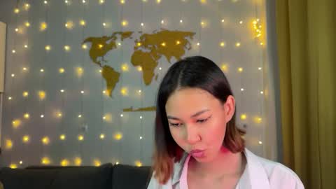 Snapshot of amurakim chatting on December 8, 2024, 8:15 pm Amura Kim online show from December 8, 2024, 8:15 pm