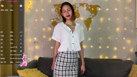 Snapshot of amurakim chatting on December 9, 2024, 5:30 pm Amura Kim online show from December 9, 2024, 5:30 pm