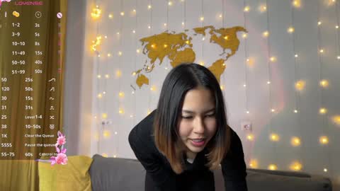 Snapshot of amurakim chatting on December 11, 2024, 5:15 pm Amura Kim online show from December 11, 2024, 5:15 pm