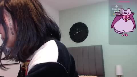 Amy 3 online show from November 12, 2025, 4:35 am