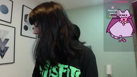 Amy 3 online show from May 5, 2026, 4:53 am