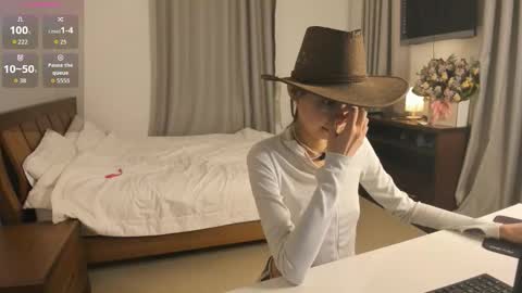 Amy online show from November 3, 2025, 1:56 pm