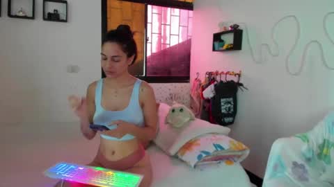 Snapshot of amy_and_eloise chatting on October 8, 2025, 2:36 pm AmyEloise online show from October 8, 2025, 2:36 pm