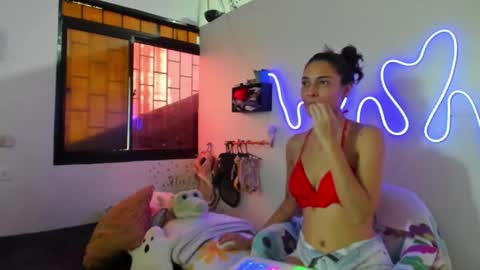 Snapshot of amy_and_eloise chatting on October 19, 2025, 3:23 pm AmyEloise online show from October 19, 2025, 3:23 pm