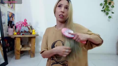 Snapshot of amy_mur chatting on May 18, 2026, 7:20 pm amy mur online show from May 18, 2026, 7:20 pm