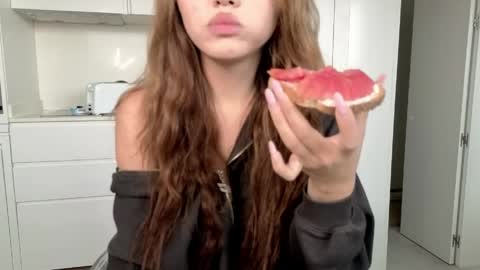 Snapshot of amyalwayshere chatting on May 7, 2026, 2:33 pm girl next door named Amy online show from May 7, 2026, 2:33 pm