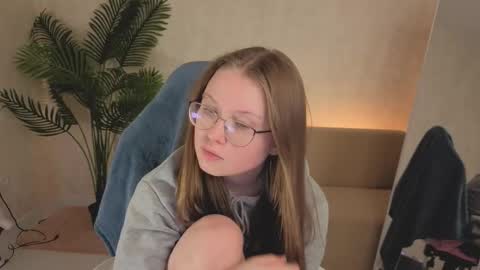 amycherryberry online show from November 5, 2025, 3:50 am