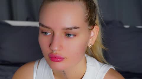 Snapshot of amylowe687328 chatting on February 1, 2026, 1:48 am Amy online show from February 1, 2026, 1:48 am