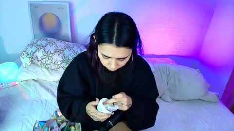 Amy ... Nice to meet u   thumb up me please its important online show from April 4, 2026, 1:37 am