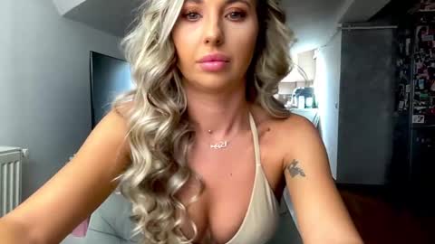 amyroberta92 online show from September 20, 2025, 6:47 am