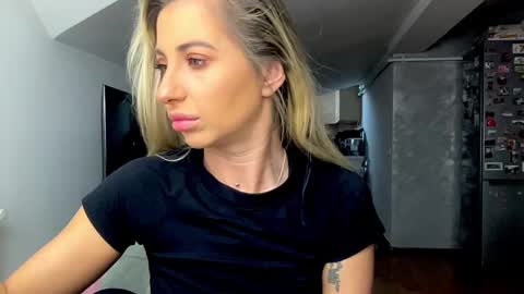 amyroberta92 online show from December 22, 2025, 7:38 am