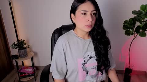 Snapshot of amyross1 chatting on November 8, 2025, 10:48 am Aleja online show from November 8, 2025, 10:48 am