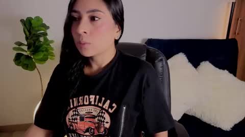 Snapshot of amyross1 chatting on November 18, 2025, 6:18 am Aleja online show from November 18, 2025, 6:18 am