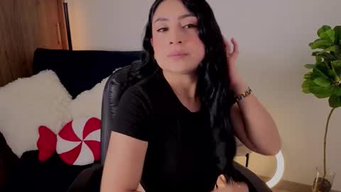 Snapshot of amyross1 chatting on December 16, 2025, 12:10 pm Aleja online show from December 16, 2025, 12:10 pm