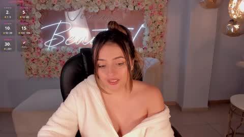 Snapshot of amywoods chatting on December 24, 2024, 6:11 am online show from December 24, 2024, 6:11 am