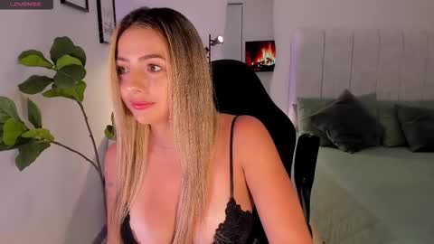 Snapshot of amywoods chatting on February 21, 2026, 1:06 am online show from February 21, 2026, 1:06 am