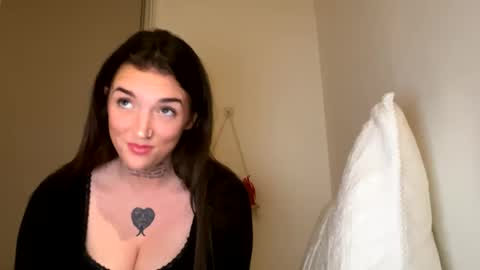 Snapshot of amyyyoxxo chatting on March 7, 2025, 8:11 pm Amyyyoxxo online show from March 7, 2025, 8:11 pm