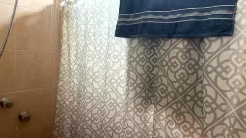 Snapshot of an_e333 chatting on October 7, 2025, 1:36 am an_e333 online show from October 7, 2025, 1:36 am