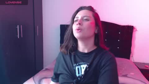 Snapshot of ana_arms_ chatting on February 24, 2026, 3:21 pm ana_arms_ online show from February 24, 2026, 3:21 pm