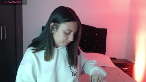 ana_arms_ online show from April 30, 2026, 4:46 pm