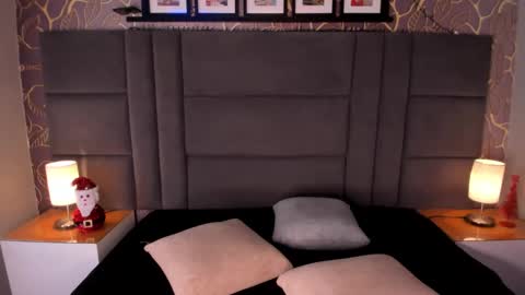 Ana  online show from January 7, 2025, 11:58 am