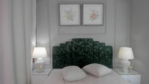 Ana  online show from November 21, 2025, 10:36 am