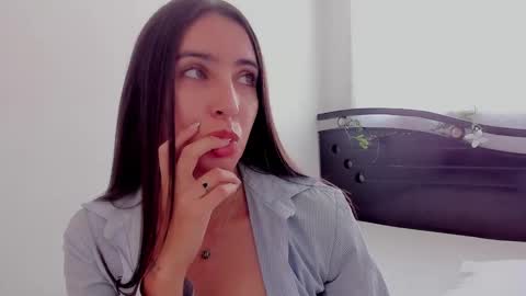 Snapshot of ana_castilo chatting on March 10, 2025, 1:21 pm Ana  IG an castillo 1 online show from March 10, 2025, 1:21 pm