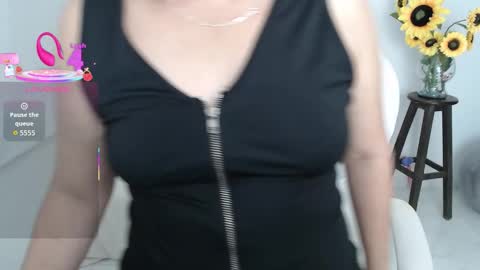 Snapshot of ana_hotmilf chatting on October 30, 2025, 10:43 pm Ana online show from October 30, 2025, 10:43 pm