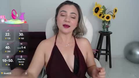 Snapshot of ana_hotmilf chatting on November 13, 2025, 12:09 am Ana online show from November 13, 2025, 12:09 am