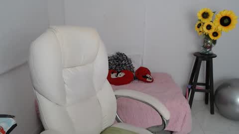 Snapshot of ana_hotmilf chatting on November 28, 2025, 11:29 pm Ana online show from November 28, 2025, 11:29 pm