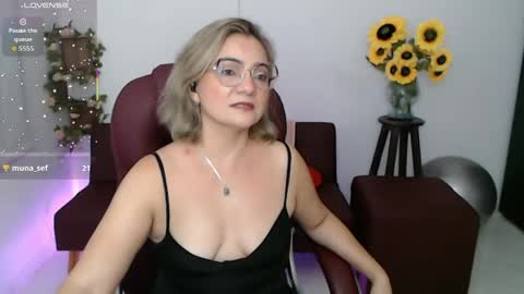 Snapshot of ana_hotmilf chatting on April 27, 2026, 10:52 pm Ana online show from April 27, 2026, 10:52 pm