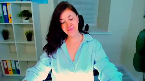 Snapshot of ana_mills chatting on June 14, 2026, 2:24 am Ana online show from June 14, 2026, 2:24 am