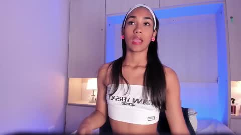 anaacollins_ online show from February 5, 2026, 11:37 am