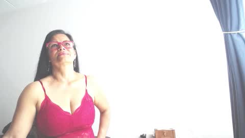 anaamature_ online show from October 24, 2025, 2:57 pm