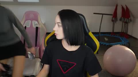 Sweet girls online show from November 6, 2025, 12:06 pm