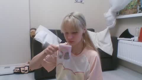 Snapshot of anabelbrando chatting on July 23, 2026, 4:27 pm Malvina online show from July 23, 2026, 4:27 pm